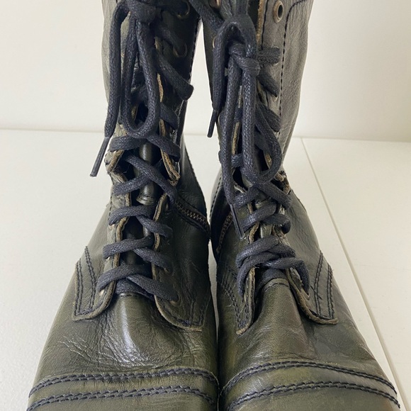 Steve Madden women’s Troopa leather lace up combat boots — size 8 - Picture 7 of 7